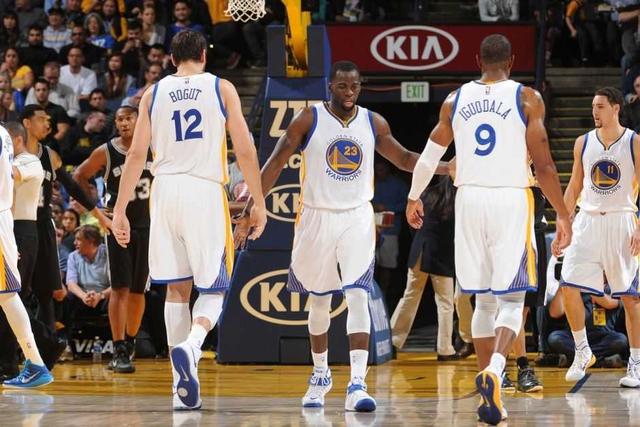 在禁区前沿 在禁区前沿